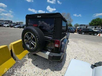 2014 Jeep Wrangler Unlimited Sahara - miniatura 3