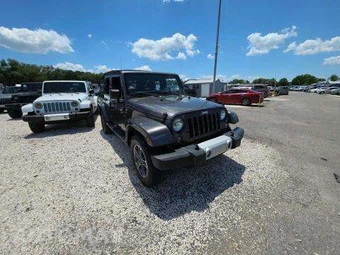 2014 Jeep Wrangler Unlimited Sahara - miniatura 4