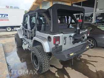 2014 Jeep Wrangler Unlimited Sahara - miniatura 2