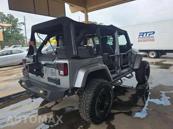 2014 Jeep Wrangler Unlimited Sahara - miniatura 3