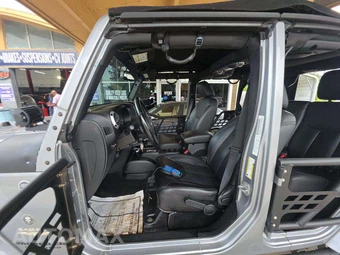 2014 Jeep Wrangler Unlimited Sahara - miniatura 6
