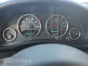 2014 Jeep Wrangler Unlimited Sahara - miniatura 12