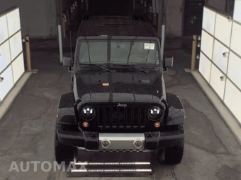 2014 Jeep Wrangler Unlimited Sahara - miniatura 2