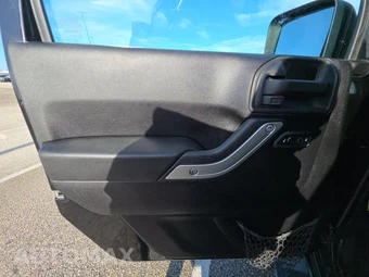 2014 Jeep Wrangler Unlimited Sahara - miniatura 9