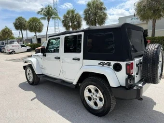 2014 Jeep Wrangler Unlimited Sahara - miniatura 8