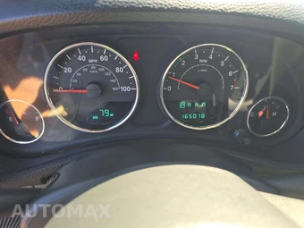 2014 Jeep Wrangler Unlimited Sahara - miniatura 6