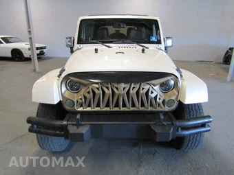 2014 Jeep Wrangler Unlimited Sahara - miniatura 2