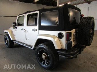 2014 Jeep Wrangler Unlimited Sahara - miniatura 4