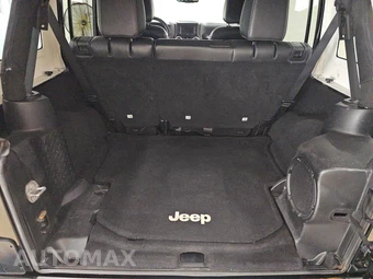 2014 Jeep Wrangler Unlimited Sahara - miniatura 16