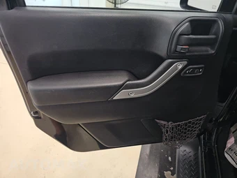 2014 Jeep Wrangler Unlimited Sahara - miniatura 9