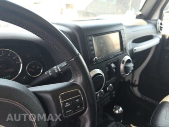 2014 Jeep Wrangler Unlimited Sahara - miniatura 11