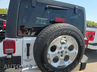 2014 Jeep Wrangler Unlimited Sahara - miniatura 5