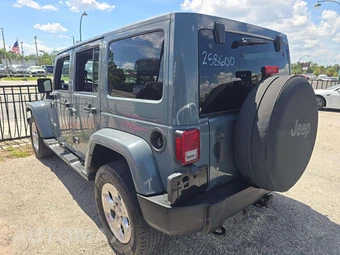 2014 Jeep Wrangler Unlimited Sahara - miniatura 2
