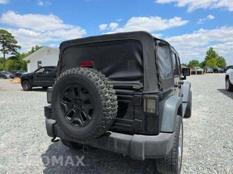2014 Jeep Wrangler Unlimited Sport - miniatura 3