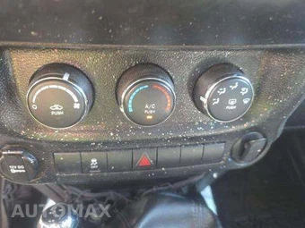 2014 Jeep Wrangler Unlimited Sport - miniatura 38