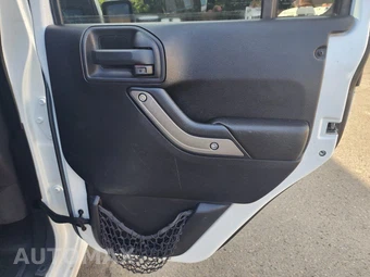 2014 Jeep Wrangler Unlimited Sport - miniatura 33
