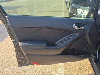 2014 Kia Forte EX Hatchback - miniatura 9