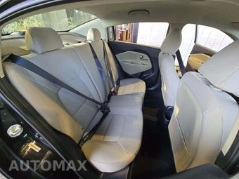 2014 Kia Rio LX Sedan – miniatura 16