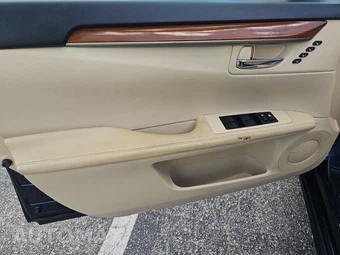 2014 Lexus ES 300h – miniatura 9