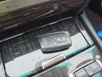 2014 Lexus LS 460 – miniatura 8