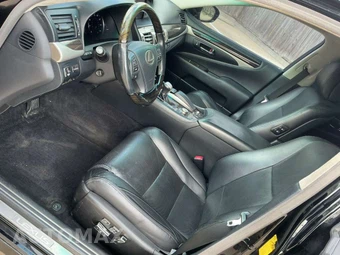 2014 Lexus LS 460L - miniatura 12