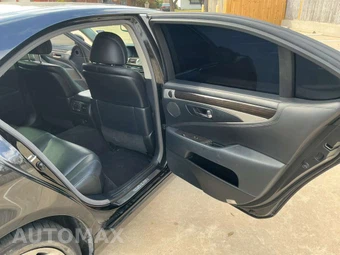 2014 Lexus LS 460L - miniatura 17