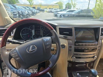 2014 Lexus LX 570 – miniatura 10