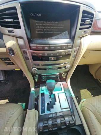 2014 Lexus LX 570 – miniatura 11