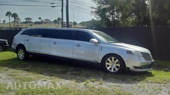 2014 Lincoln MKT w/Limo Pkg - miniatura 2