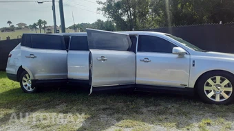 2014 Lincoln MKT w/Limo Pkg - miniatura 34