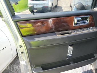 2014 Lincoln Navigator – miniatura 9