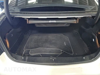 2014 Mercedes-Benz E 250 BlueTEC Sedan - miniatura 17