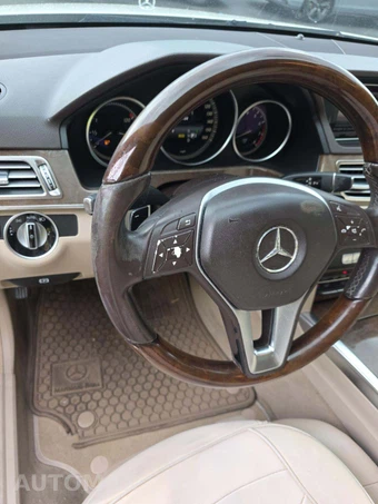 2014 Mercedes-Benz E 350 4MATIC Sedan - miniatura 23