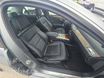 2014 Mercedes-Benz E 350 4MATIC Sedan - miniatura 8