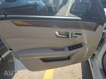 2014 Mercedes-Benz E 350 4MATIC Sedan – miniatura 9