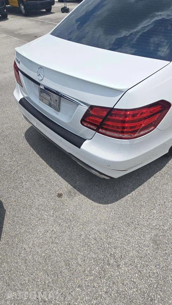 2014 Mercedes-Benz E 350 Sedan – miniatura 20