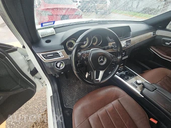 2014 Mercedes-Benz E 350 Sedan – miniatura 11
