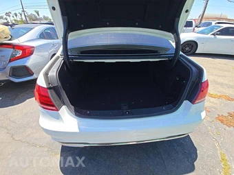 2014 Mercedes-Benz E 350 Sedan – miniatura 14