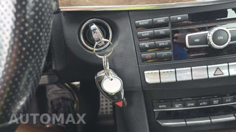 2014 Mercedes-Benz E 550 4MATIC Sedan - miniatura 18