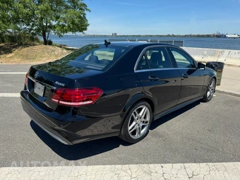 2014 Mercedes-Benz E 550 4MATIC Sedan - miniatura 4