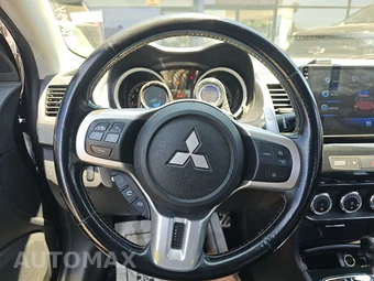 2014 Mitsubishi Lancer Ralliart Sedan - miniatura 10