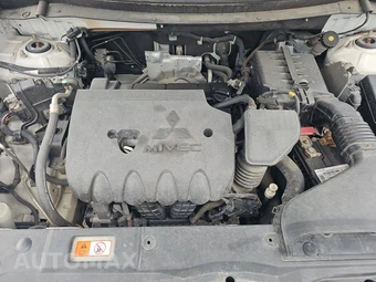 2014 Mitsubishi Outlander SE – miniatura 16