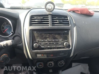 2014 Mitsubishi Outlander Sport ES – miniatura 11