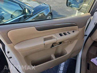 2014 Nissan Armada SV - miniatura 9