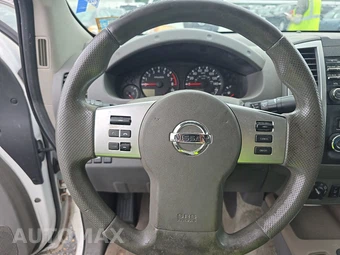 2014 Nissan Frontier SV Crew Cab Medium Bed – miniatura 10