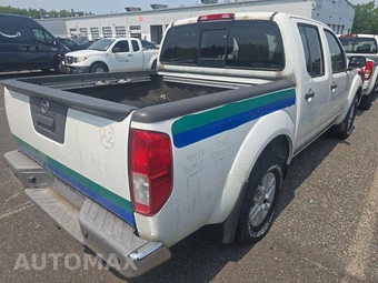 2014 Nissan Frontier SV Crew Cab Medium Bed – miniatura 4