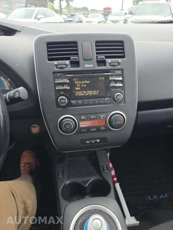2014 Nissan LEAF S – miniatura 7