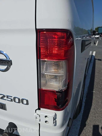 2014 Nissan NV2500 HD Cargo SV High Roof 146.1" WB - miniatura 36