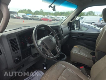 2014 Nissan NV3500 HD Passenger SL 146.1" WB - miniatura 11