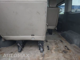 2014 Nissan NV3500 HD Passenger SL 146.1" WB - miniatura 17